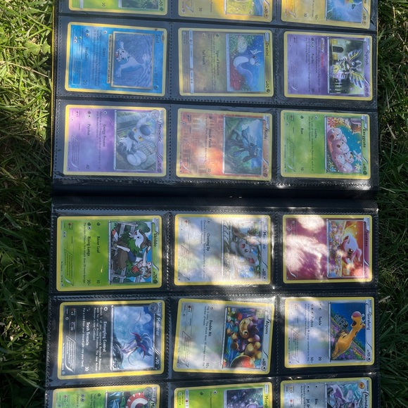 Pokémon card holding book and all cards in it - Picture 2 of 16